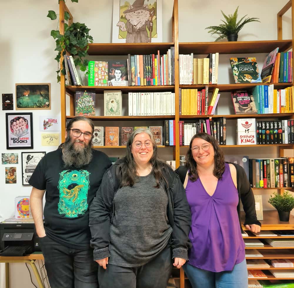 Equipo detrás de la librería, Ana, Esther y Víctor